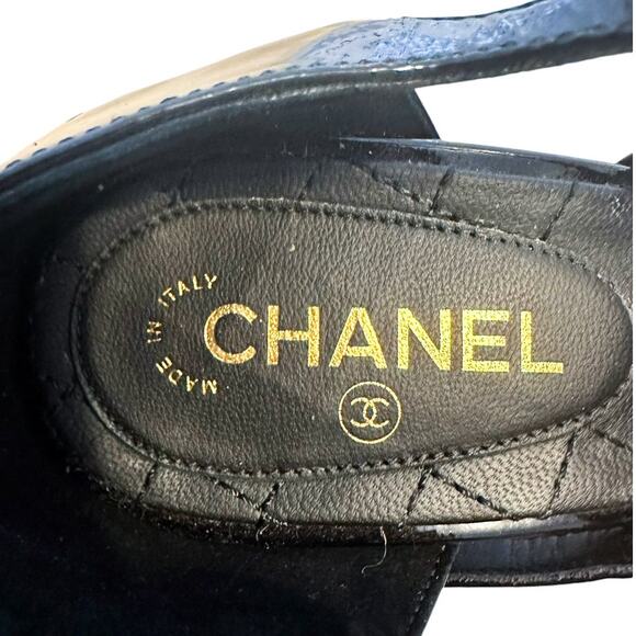 Chanel Black Patent Leather Gold Chain Block Heel Open Toe Sandals 38.5 - Picture 10 of 12